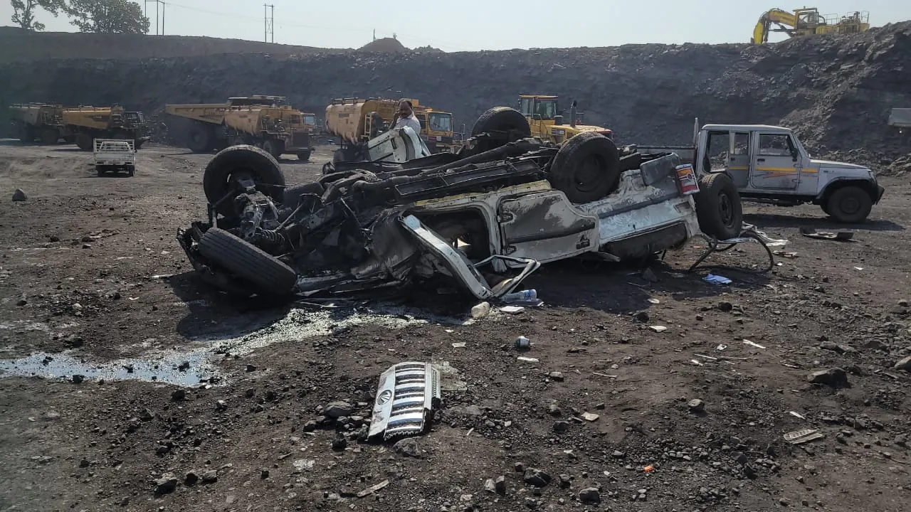  କୋଇଲା ଖଣିରେ ଅଘଟଣ । ବୋଲେରୋ ଉପରେ ଚଢିଗଲା ଭାରିଯାନ, ଘଟଣାସ୍ଥଳରେ ଜୀବନ ହାରିଲେ ୨ କର୍ମଚାରୀ ।