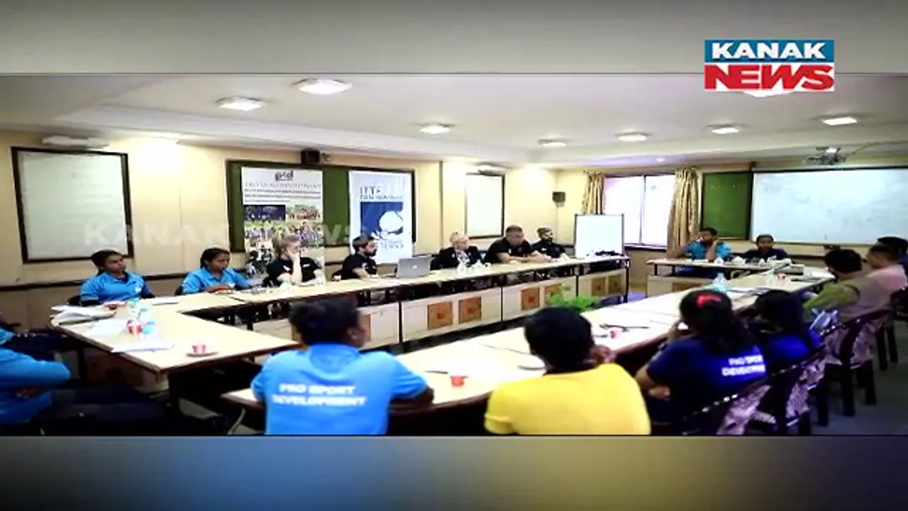  ଭୁବନେଶ୍ୱର ବସ୍ତିରେ ଅନ୍ତର୍ଜାତୀୟ ଟେବୁଲ ଟେନିସ୍ ଫେଡେରେସନର ସଭାପତି ପେଟ୍ରା ସୋରଲିଙ୍ଗ । ଘରେ ଖେଳାଳିଙ୍କୁ ଭେଟିଛନ୍ତି ପେଟ୍ରା ।