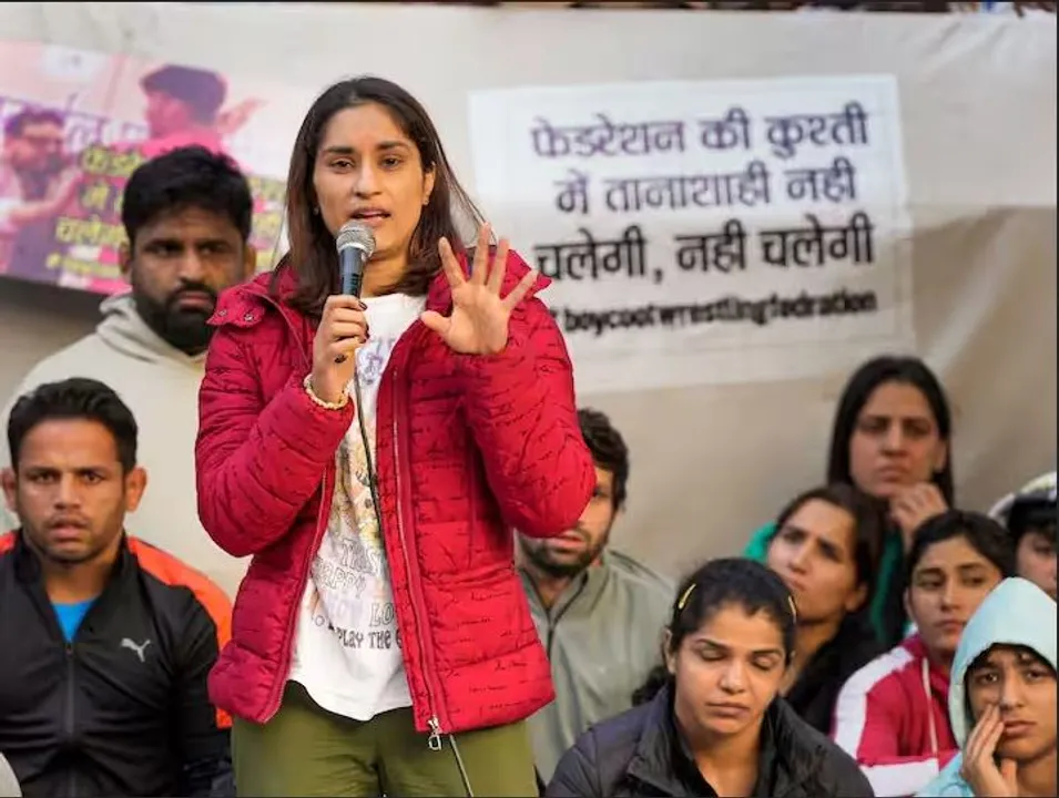  ଧାରଣା ଭିତରେ କୁସ୍ତିଯୋଦ୍ଧା ବିନେଶ ଫୋଗାଟଙ୍କ ବଡ ଅଭିଯୋଗ । କହିଲେ, ମାମଲାକୁ ଦବାଇ ଦେବାକୁ ଚେଷ୍ଟା କରୁଛନ୍ତି କ୍ରୀଡାମନ୍ତ୍ରୀ