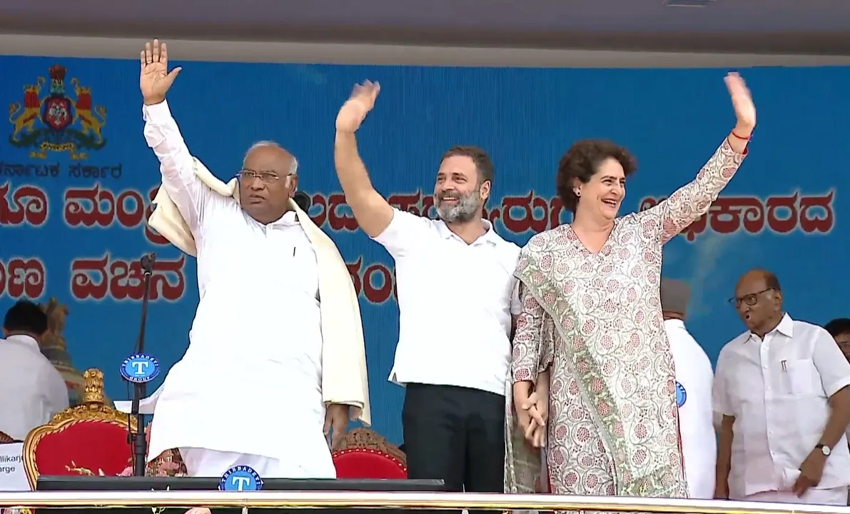  କର୍ଣ୍ଣାଟକର ମୁଖ୍ୟମନ୍ତ୍ରୀ ଭାବେ ଶପଥ ନେଲେ ସିଦ୍ଦରମୈୟା। ଶପଥ ସମାରୋହରେ ଏକାଠି ହେଲେ ବିରୋଧୀ।