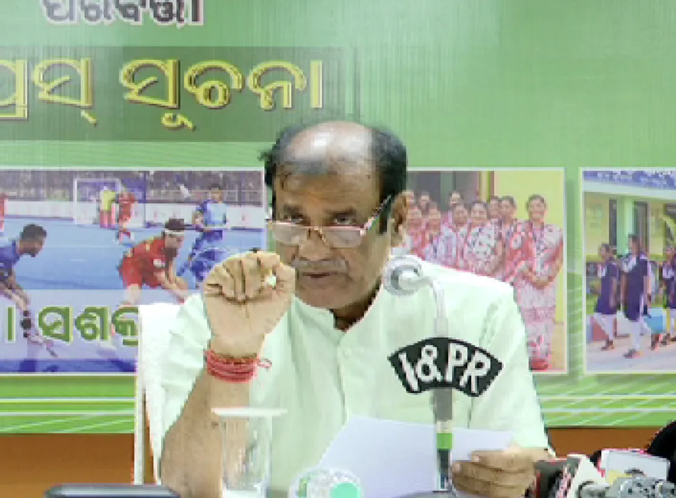  ମଧୁବାବୁ ପେନସନ ଯୋଜନାରେ କେତେ ଜଣ ହୋଇଛନ୍ତି ଉପକୃତ? ସମୀକ୍ଷା ପରେ ଉତ୍ତର ରଖିଲେ ମନ୍ତ୍ରୀ ଅଶୋକ ପଣ୍ଡା ।