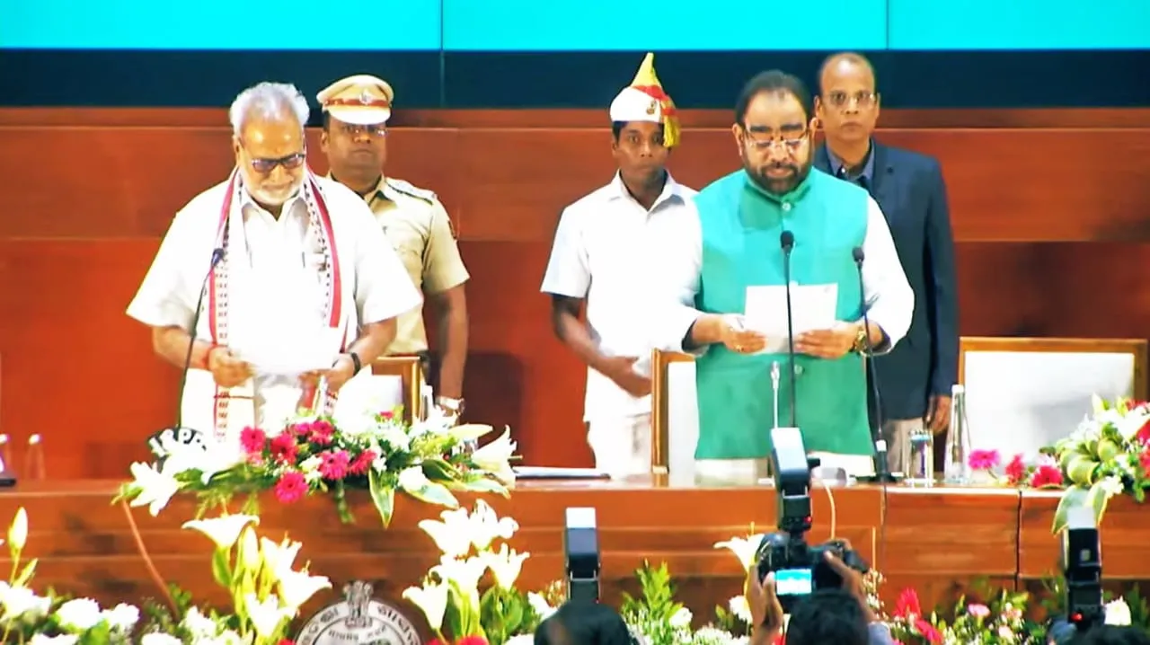  କ୍ୟାବିନେଟ ମନ୍ତ୍ରୀ ଭାବେ ଶପଥ ନେଲେ ବିକ୍ରମ କେଶରୀ ଆରୁଖ । କହିଲେ, ଯାହା ବି ଦାୟିତ୍ୱ ମିଳିବ ସୂଚାରୁ ରୂପେ ତୁଲାଇବି । ଥରେ ନଜର ପକାନ୍ତୁ ତାଙ୍କ ରାଜନୈତିକ କ୍ୟାରିୟର ଉପରେ ।