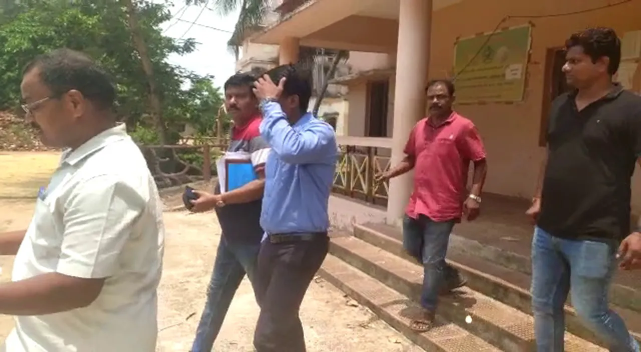  ୫୦୦ ଟଙ୍କାର ଭତ୍ତା ପାଇଁ ୬ ହଜାର ଟଙ୍କା ଲାଞ୍ଚ : ଏଏସଏସଓଙ୍କୁ ଧରିଲା ଭିଜିଲାନ୍ସ