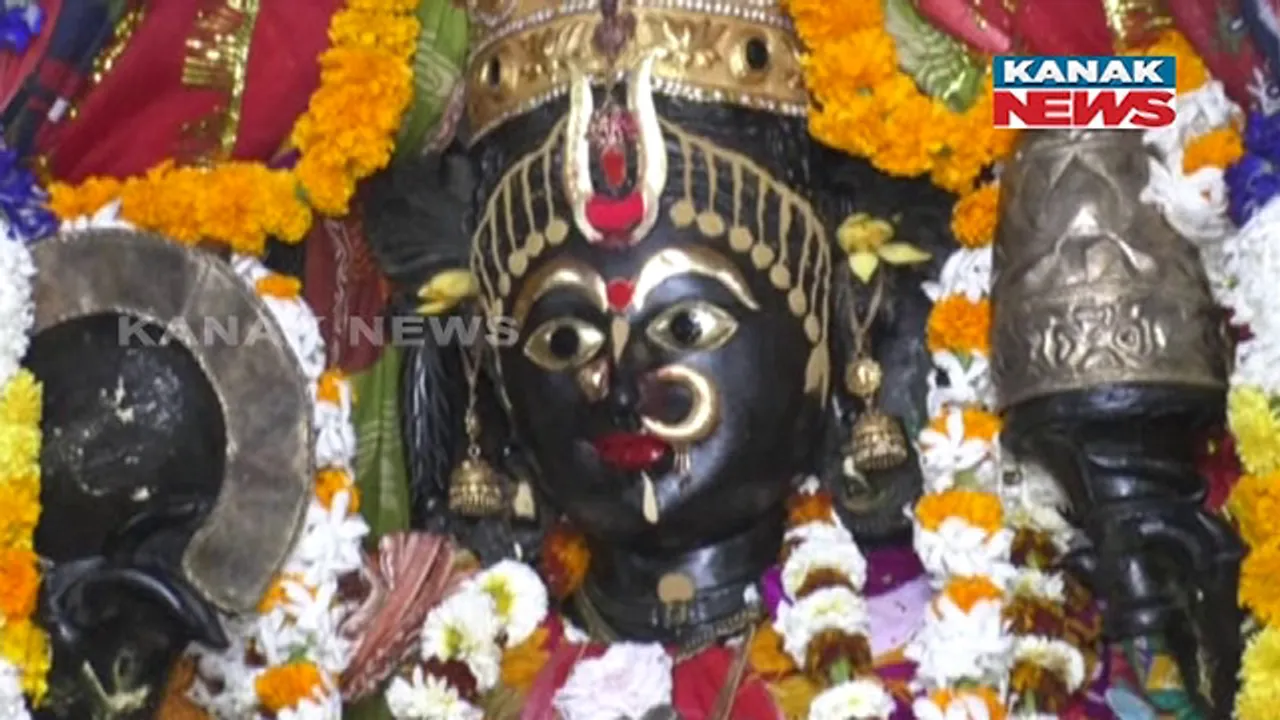  କାକଟପୁର ମା’ ମଙ୍ଗଳାଙ୍କ ପ୍ରତିମାରୁ ଝାଳ ବାହାରୁଥିବା ଦାବି କଲେ ପୂଜକ । ବିଜ୍ଞାନ ଶିକ୍ଷକ କହିଲେ ବୈଜ୍ଞାନିକ କାରଣ ।