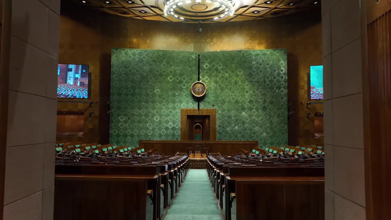  ନୂଆ ସଂସଦ ଭବନ: ପଦ୍ମଫୁଲ, ମୟୂର ଚନ୍ଦ୍ରିକା ଏବଂ ଭାରତୀୟ ସଂସ୍କୃତି, ୧୦୨ ବର୍ଷ ପୁରୁଣା କମ୍ପାନୀ ପ୍ରସ୍ତୁତ କଲେ ସଂସଦ ଭବନର ଗାଲିଚା