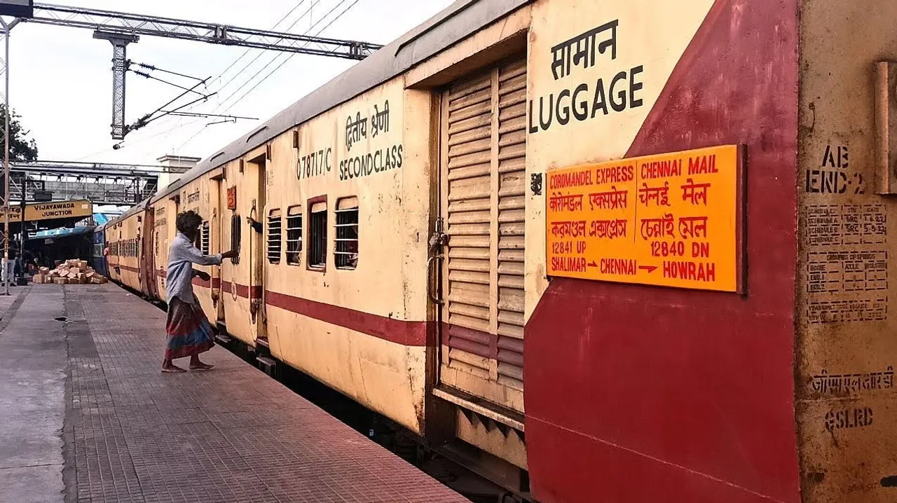  ବାଲେଶ୍ୱର ବାହାନଗା ରେଳଦୁର୍ଘଟଣାପରେ ପୁଣି ଗଡ଼ିଲା କରମଣ୍ଡଳ ଏକ୍ସପ୍ରେସ । କୋଲକାତା ସାଲିମାରରୁ ଚେନ୍ନାଇ ସେଂଟ୍ରାଲକୁ ଟ୍ରେନର ଯାତ୍ରା