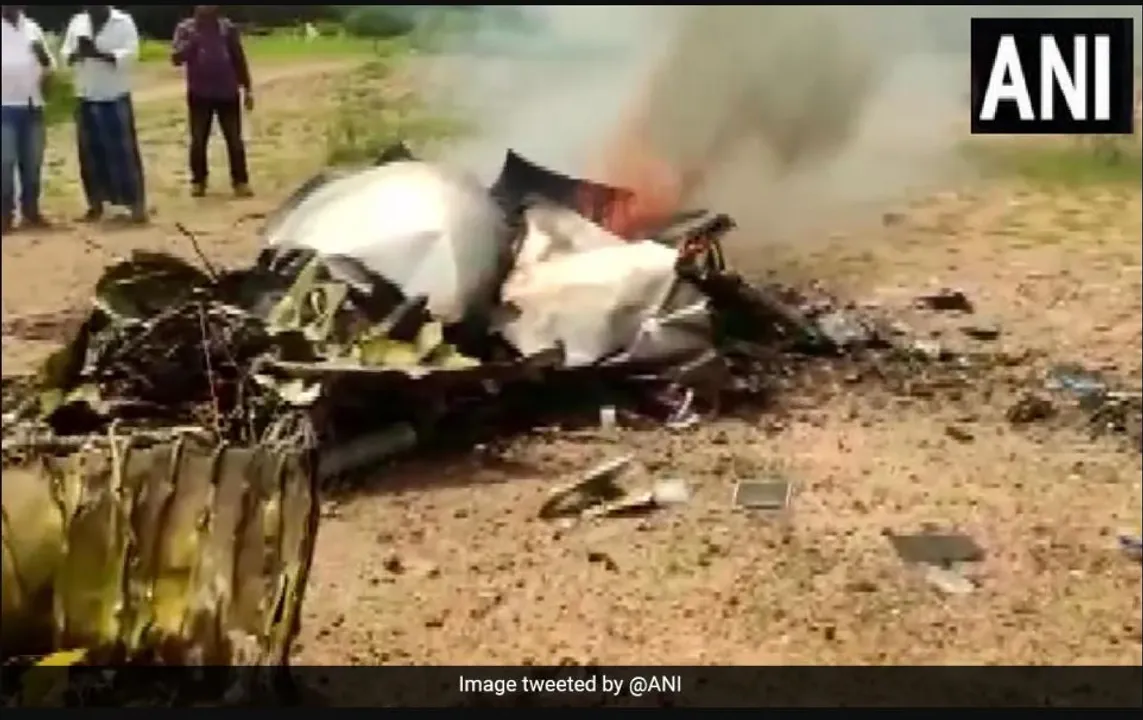  ଭାରତୀୟ ବାୟୁସେନାର ପ୍ରଶିକ୍ଷଣ ବିମାନ କର୍ଣ୍ଣାଟକର ଚାମରାଜନଗର ଠାରେ ଦୁର୍ଘଟଣାଗସ୍ତ । ଅଳ୍ପକେ ବର୍ତ୍ତିଲେ ଚାଳକ
