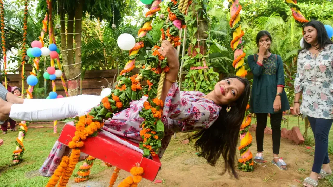  ରାତି ପାହିଲେ ରଜ: ପର୍ବ ପାଳନ ପାଇଁ ଗାଁଠୁ ସହର, ସବୁଠି ଆରମ୍ଭ ହୋଇଗଲାଣି ପ୍ରସ୍ତୁତି  