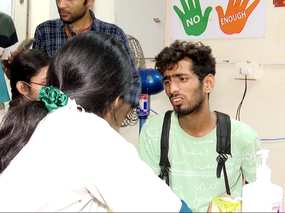  ମୋ ସାଙ୍ଗ କୁଆଡେ ଗଲା । ହସ୍ପିଟାଲ ବେଡରୁ ଉଠି ସାଙ୍ଗକୁ ଖୋଜୁଛି ସାଙ୍ଗ, ବାହାନଗା ଟ୍ରେନ୍ ଦୁର୍ଘଟଣାର କରୁଣ କାହାଣୀ ।