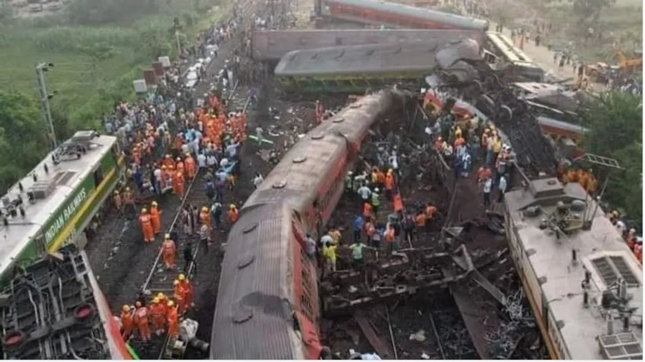  ୧୨୮ କିମି ବେଗରେ ଯାଉଥିଲା କରମଣ୍ଡଳ ଏକ୍ସପ୍ରେସ, ହେଲେ ଏହା ପରେ ବି ଦୁର୍ଘଟଣା... ରେଳବାଇ ପକ୍ଷରୁ କୁହାଗଲା କଣ କାରଣ?