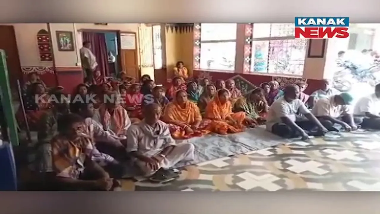  ୩ ମାସ ହେବ ମିଳୁନି ସରକାରଙ୍କ ଚାଉଳ : ନହୁଣି ପଞ୍ଚାୟତରେ ଅନେକ ହିତାଧିକାରୀ ଚାଉଳ ନପାଇ ଜାହିର କଲେ ଅସନ୍ତୋଷ, ବିଡିଓଙ୍କ ନିକଟରେ ଫେରାଦ