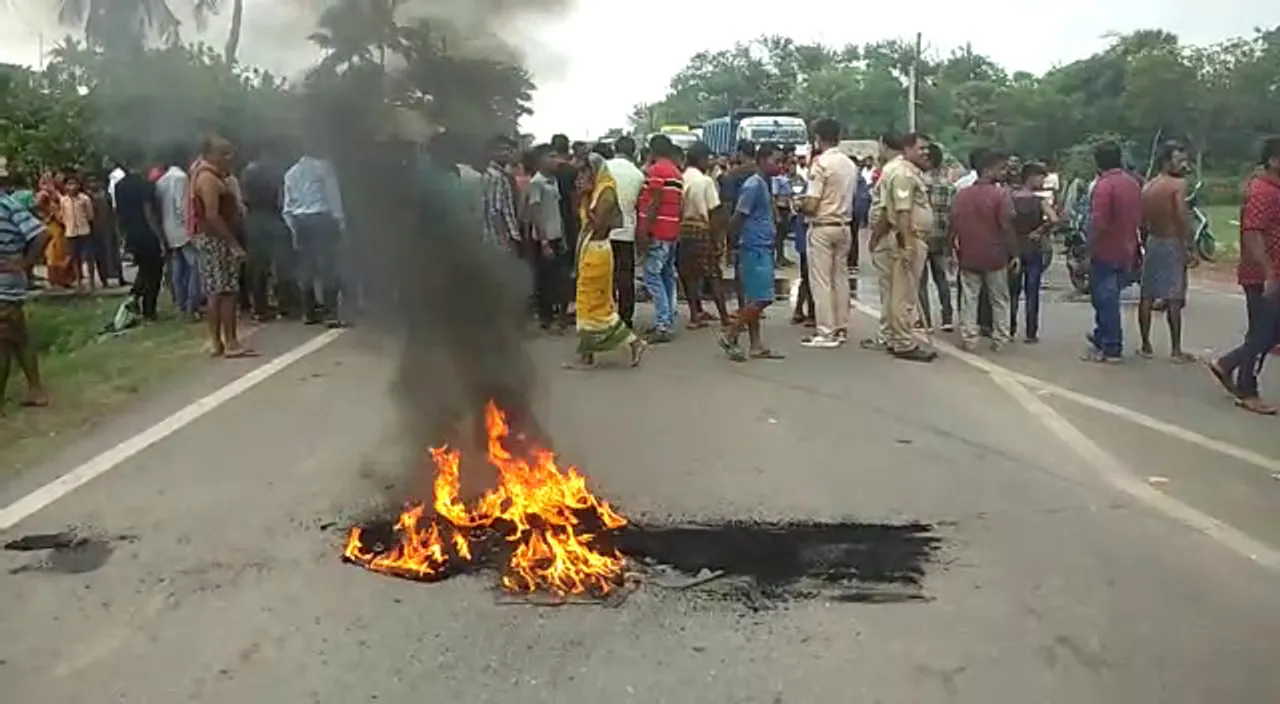  ବାସୁଦେବପୁରରେ ଓଲଟିଲା ସ୍କୁଲ ପିଲାଙ୍କୁ ନେଇ ଯାଉଥିବା ଅଟୋ। ଜଣେ ଛାତ୍ରୀଙ୍କ ମୃତ୍ୟୁ