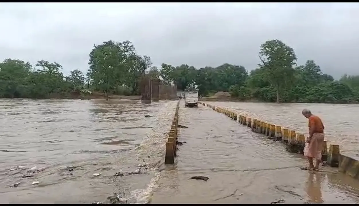  ଲଗାଣ ବର୍ଷାରେ ବୁଡିଲା କାଙ୍ଗୁରୁକୋଣ୍ଡା ପୋଲ : ୩୨୬ନଂ ଜାତୀୟ ରାଜପଥରେ ଯାନବାହାନ ଚଳାଚଳ ବନ୍ଦ