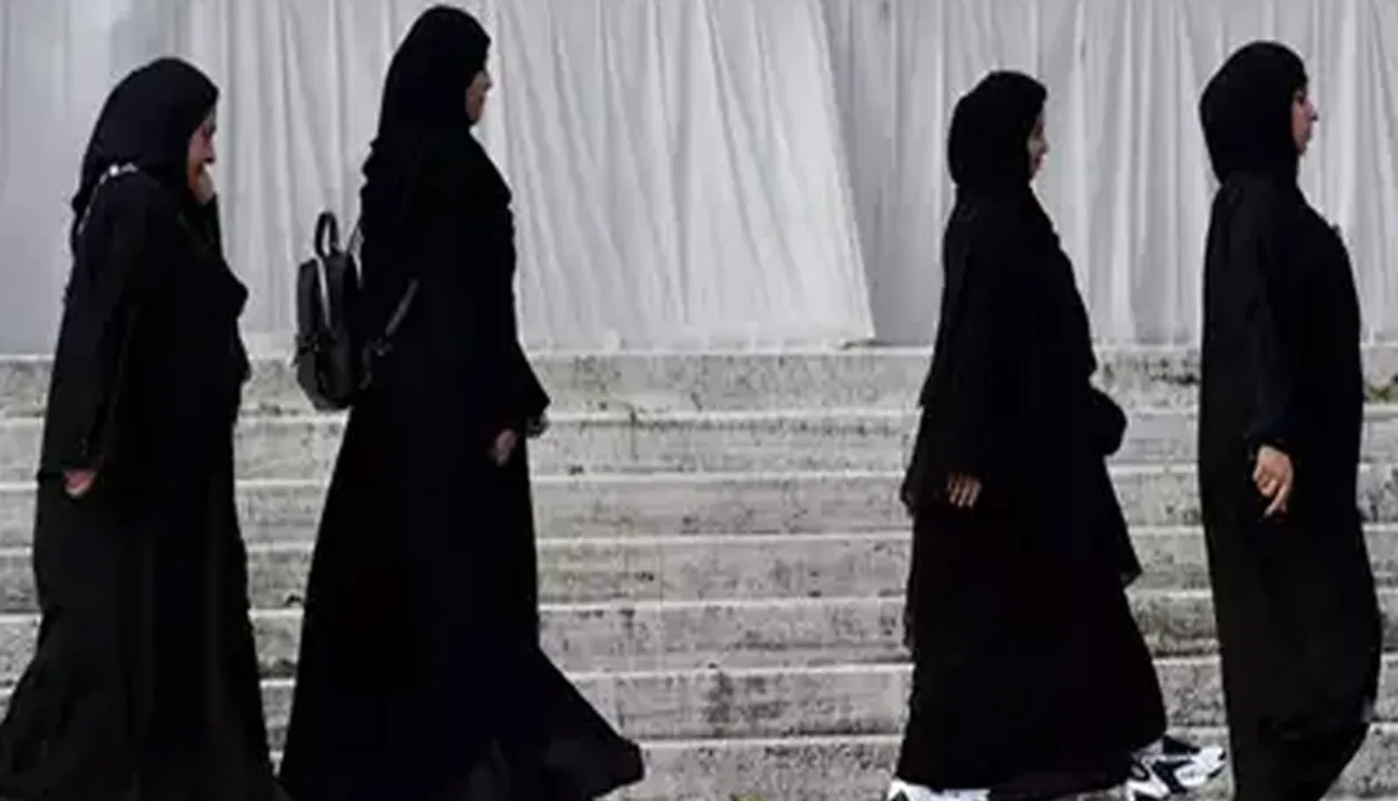  ବିଦ୍ୟାଳୟ ଓ ଶିକ୍ଷାନୁଷ୍ଠାନରେ ଇସଲାମିକ ପୋଷାକ ‘ଅବୟା’ ବ୍ୟାନ୍