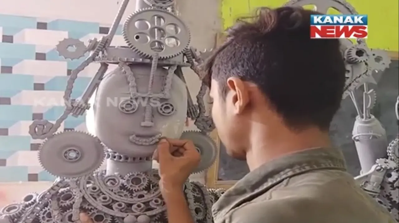  ଅଲୋଡା ସାମଗ୍ରୀରୁ ସୁନ୍ଦର ମୂର୍ତ୍ତୀ: ଚେନ କ୍ରାଙ୍କ ଭଳି ଲୁହା ସାମଗ୍ରୀରୁ ଦଶବତାର ମୂର୍ତ୍ତି ତିଆରି କରିଛନ୍ତି ଆଇଟିଆଇର ଛାତ୍ରଛାତ୍ରୀ