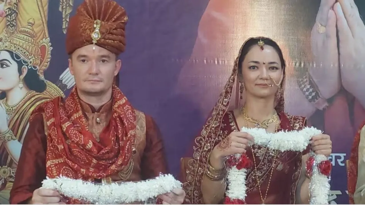  ଋଷରୁ ଆସି ଭାରତରେ ବାହାହେଲେ, ମନ୍ତ୍ରପାଠ ଭିତରେ ହେଲା ଶୁଭ ବିବାହ