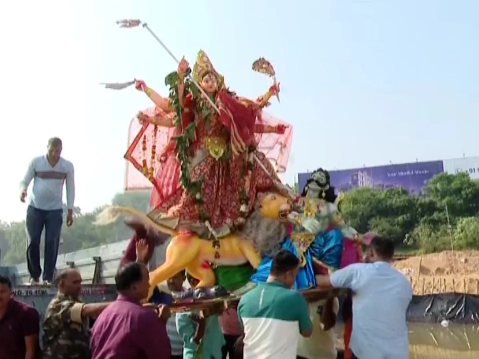  ଆଜି ମା’ଙ୍କ ଭସାଣି । ରାଜଧାନୀରେ ଗାଡି ବାହାର କରୁଥିଲେ ଜାଣି ରଖନ୍ତୁ ଗାଇଡଲାଇନ, ନିୟମ ଭାଙ୍ଗିଲେ ୫୦୦ ଫାଇନ୍ ।