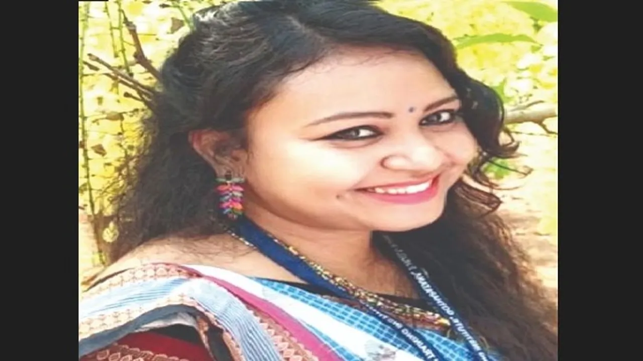  ସହକାରୀ ଜିଲ୍ଲାପାଳଙ୍କ ମୃତ୍ୟୁକୁ ନେଇ ବଢ଼ୁଛି ଜନ ଅସନ୍ତୋଷ : ନ୍ୟାୟ ଦାବିରେ ଆନ୍ଦୋଳନକୁ ଓହ୍ଲାଇଲା ଝାଡ଼ଖଣ୍ଡ ମୁକ୍ତି ମୋର୍ଚ୍ଚା; ଜିଲ୍ଲାପାଳଙ୍କ କାର୍ଯ୍ୟାଳୟ ଘେରାଉ