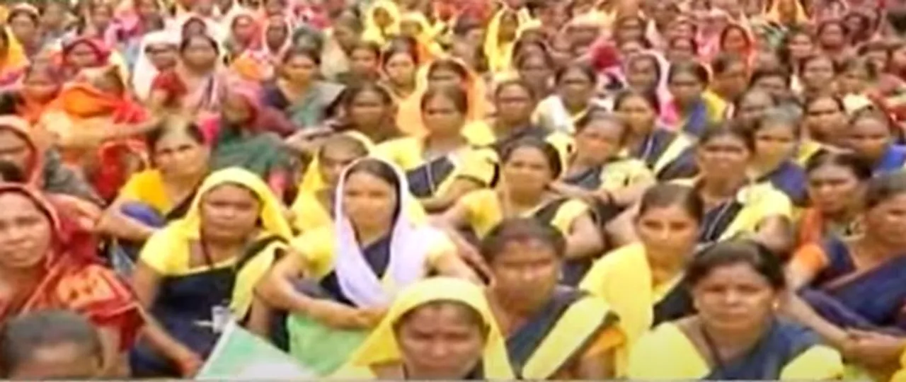  ୪୬ ଟଙ୍କା ୬୬ ପଇସାରେ ଚଲିବୁ କେମିତି ? ୧୦ ଦଫା ଦାବି ନେଇ ପାଚକ-ପାଚିକାଙ୍କ ଧାରଣା