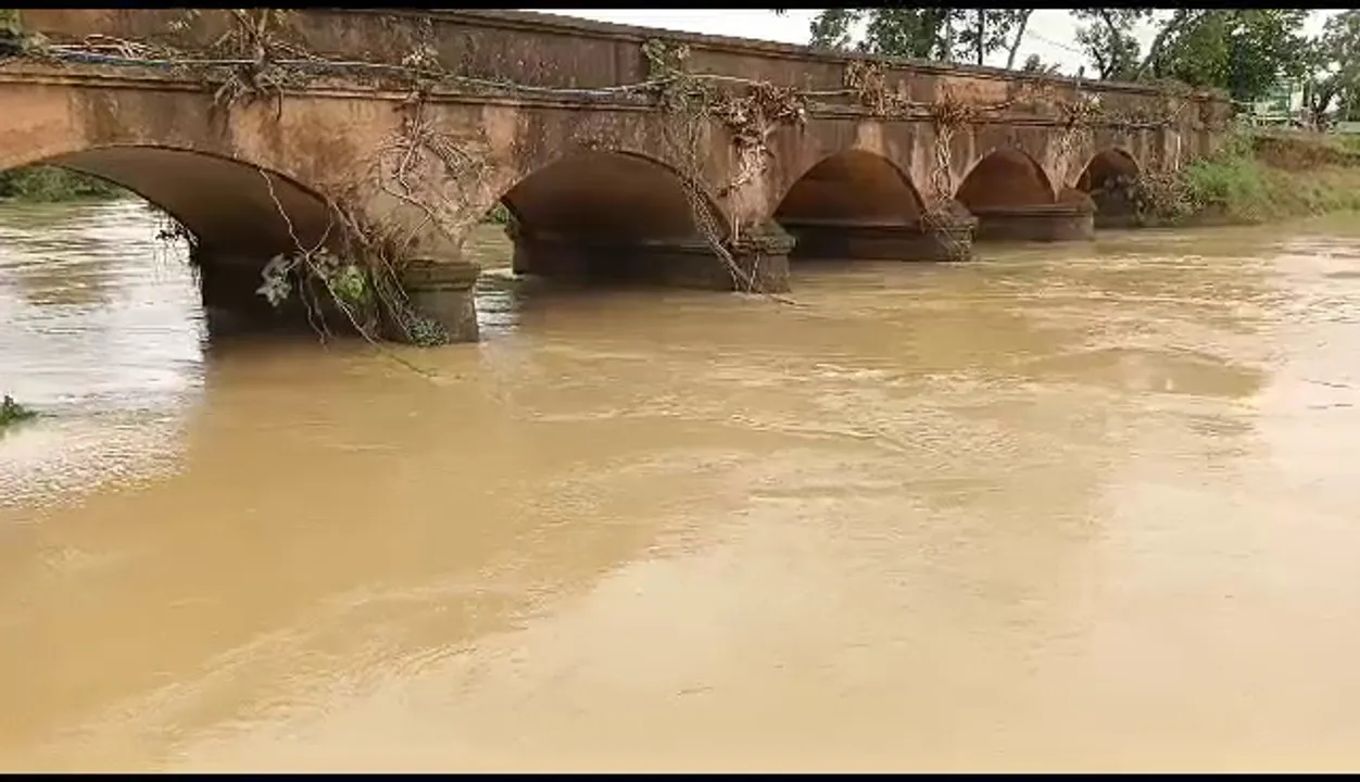  ବିପଦ ସଙ୍କେତ ଟପିଲା ଜଳକା ନଦୀ : ଲଘୁଚାପ ବର୍ଷା ଯୋଗୁଁ ବୃଦ୍ଧି ପାଉଛି ଜଳସ୍ତର