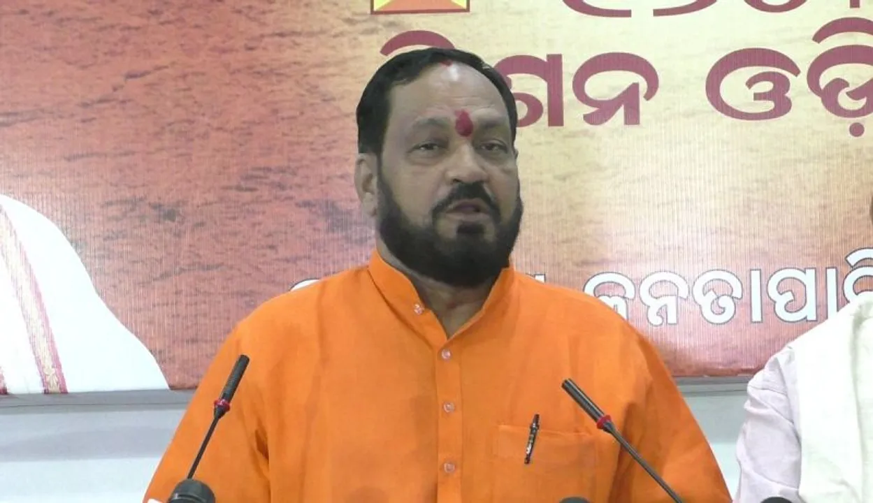  ବିଜେପି ସାଂସଦ ବସନ୍ତ ପଣ୍ଡାଙ୍କ ମୁହଁରେ ଭି.କେ.ପାଣ୍ଡିଆନଙ୍କ ପ୍ରଶଂସା । ସୋସିଆଲ ମିଡିଆରେ ଭାଇରାଲ ହେଉଛି ଭିଡିଓ