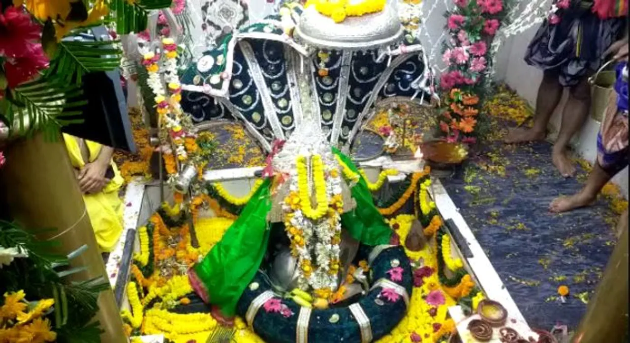  ଆଜି କାର୍ତ୍ତିକ ମାସର ଦ୍ୱିତୀୟ ସୋମବାର, ଚଳଚଞ୍ଚଳ ଧବଳେଶ୍ୱର ପୀଠ । ଲାଗିଛି ଭକ୍ତଙ୍କ ଗହଳ, ହବିଷ୍ୟାଳିଙ୍କ ପାଇଁ ସ୍ୱତନ୍ତ୍ର ପ୍ରସ୍ତୁତି