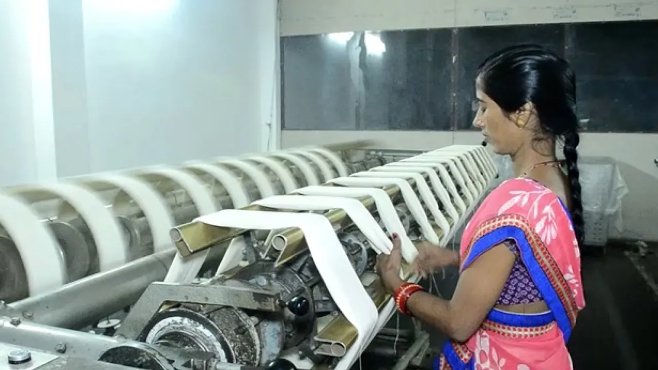  କରୁଣା ସିଲ୍କରୁ ଏବେ ପ୍ରସ୍ତୁତ ହେଉଛି ଶ୍ରୀମନ୍ଦିର ପାଇଁ ‘ଖଣ୍ଡୁଆ ପାଟ । ଏଣ୍ଡିକୀଟକୁ ନମାରି ଖୋସାରୁ ନୂଆ ଉପାୟରେ ବାହାର କରାଯାଉଛି ସୂତା