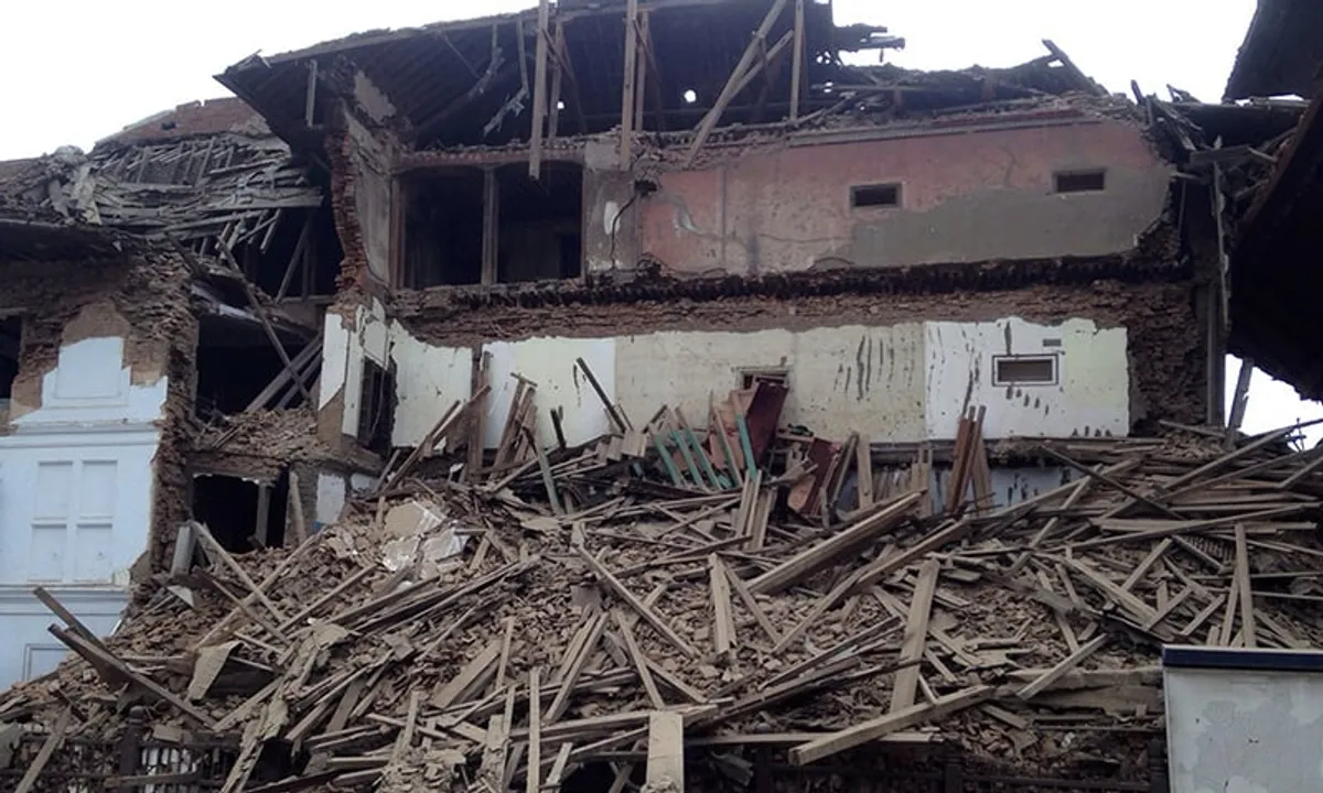  A building stands damaged after an earthquake in Kathmandu, Nepal, Saturday, April 25, 2015. A strong magnitude-7.9 earthquake shook Nepal's capital and the densely populated Kathmandu Valley before noon Saturday, causing extensive damage with toppled walls and collapsed buildings, officials said. (AP Photo/ Niranjan Shrestha) 