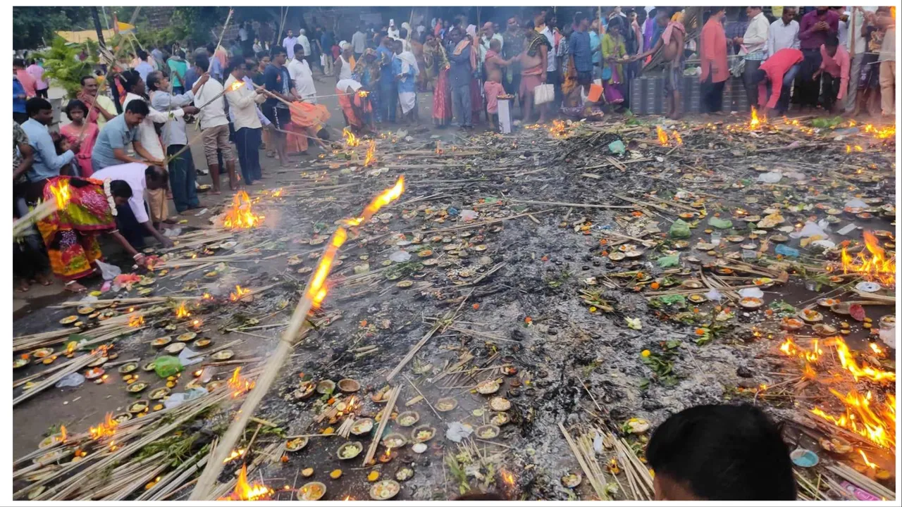  ଆଜି ଆଲୋକର ପର୍ବ ଦୀପାବଳୀ: ଚଳଚଂଚଳ ଗାଁଠୁ ସହର, ପିତୃପୁରୁଷଙ୍କ ସ୍ମରଣ କରି ଡକା ହେବ ବଡ଼ବଡୁଆ