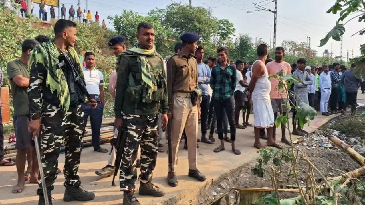  ଛଟ୍ ପୂଜା ସାରି ଫେରୁଥିବାବେଳେ ବ୍ରତଧାରୀଙ୍କ ଉପରେ ଗୁଳିମାଡ । ଘଟଣାସ୍ଥଳରେ ୨ ମୃତ, ୪ ଗୁରୁତର ।