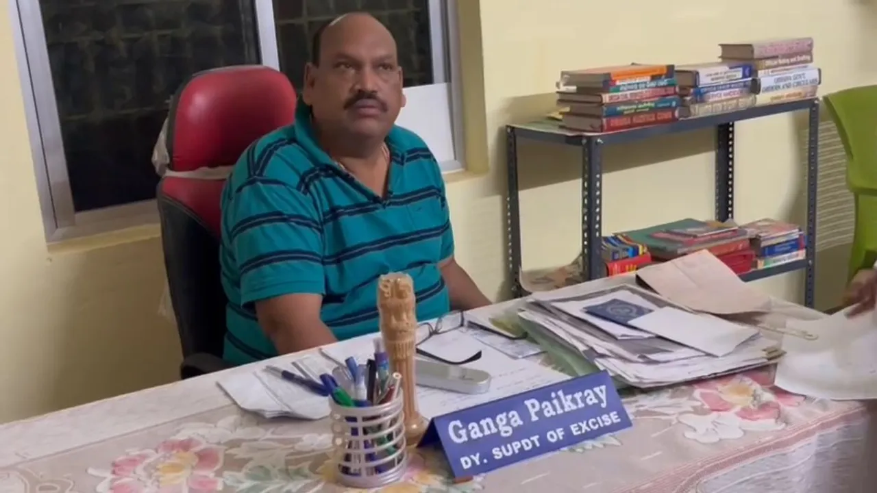  ଆୟବର୍ହିଭୂତ ସଂପତ୍ତିି ଠୁଳ ଅଭିଯୋଗରେ ନବରଙ୍ଗପୁର ଜିଲ୍ଲା ଅବକାରୀ ବିଭାଗର ସୁପରିଟେଣ୍ଡେଣ୍ଟଙ୍କ ଘରେ ଭିଜିଲାନ୍ସ ରେଡ୍ । ବାସଭବନ ସହ ତିନିଟି ଘରେ ଚଢ଼ାଉ ।