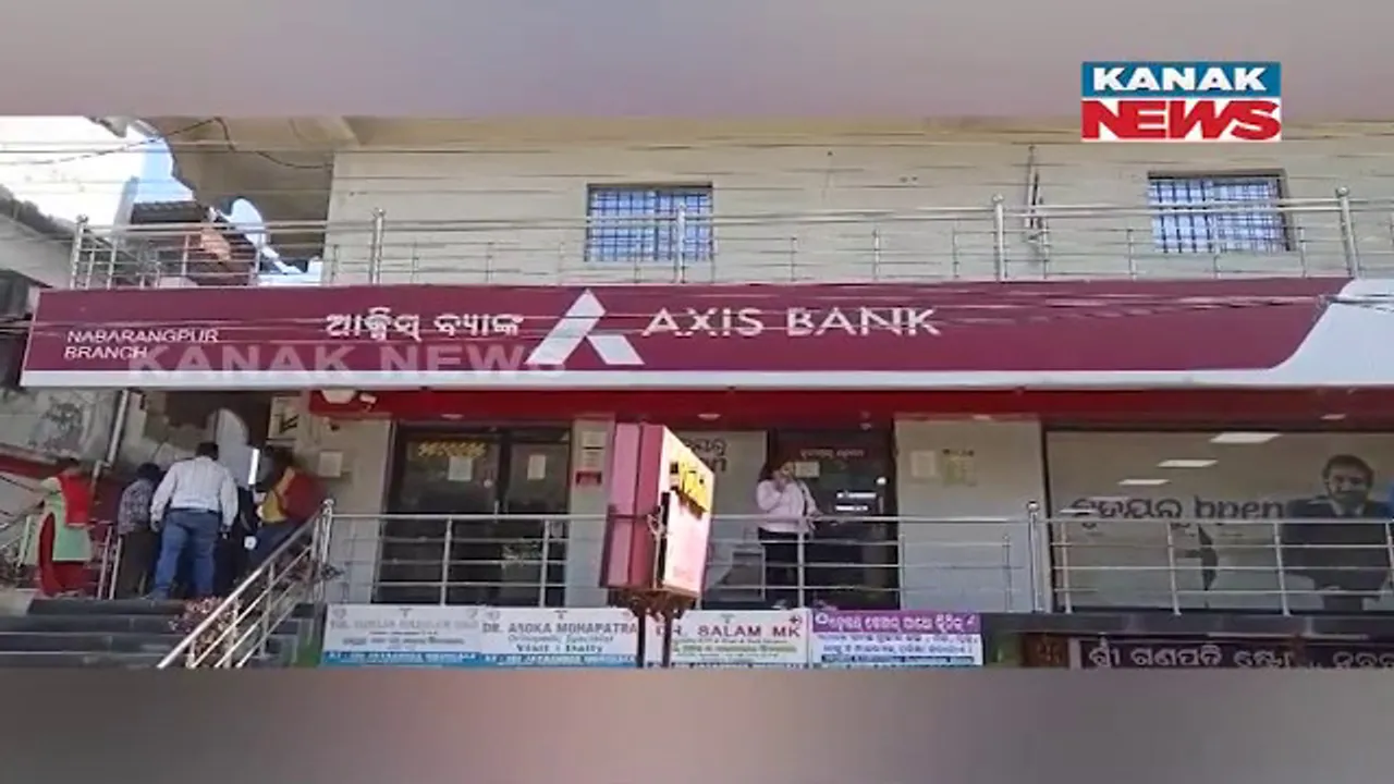  ବ୍ୟାଙ୍କରେ ଜାଲ୍ ନୋଟ୍ । ୧୪ଟି ୫୦୦ ଟଙ୍କିଆ ନୋଟକୁ ନେଇ ବିବାଦ । ଉତ୍ତେଜନା ପରେ ଜାଲ୍ ନୋଟକୁ ନେଇ ଅସଲି ନୋଟ୍ ଦେଲେ ବ୍ୟାଙ୍କ କର୍ମଚାରୀ