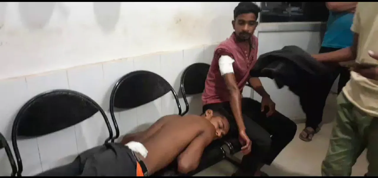  ବସଷ୍ଟାଣ୍ଡ ନିକଟରେ ଜଣେ ଯୁବକଙ୍କ ଉନ୍ମକ୍ତ କାଣ୍ଡ । ୩ ଯୁବକଙ୍କୁ ଛୁରୀରେ ଆକ୍ରମଣ ।