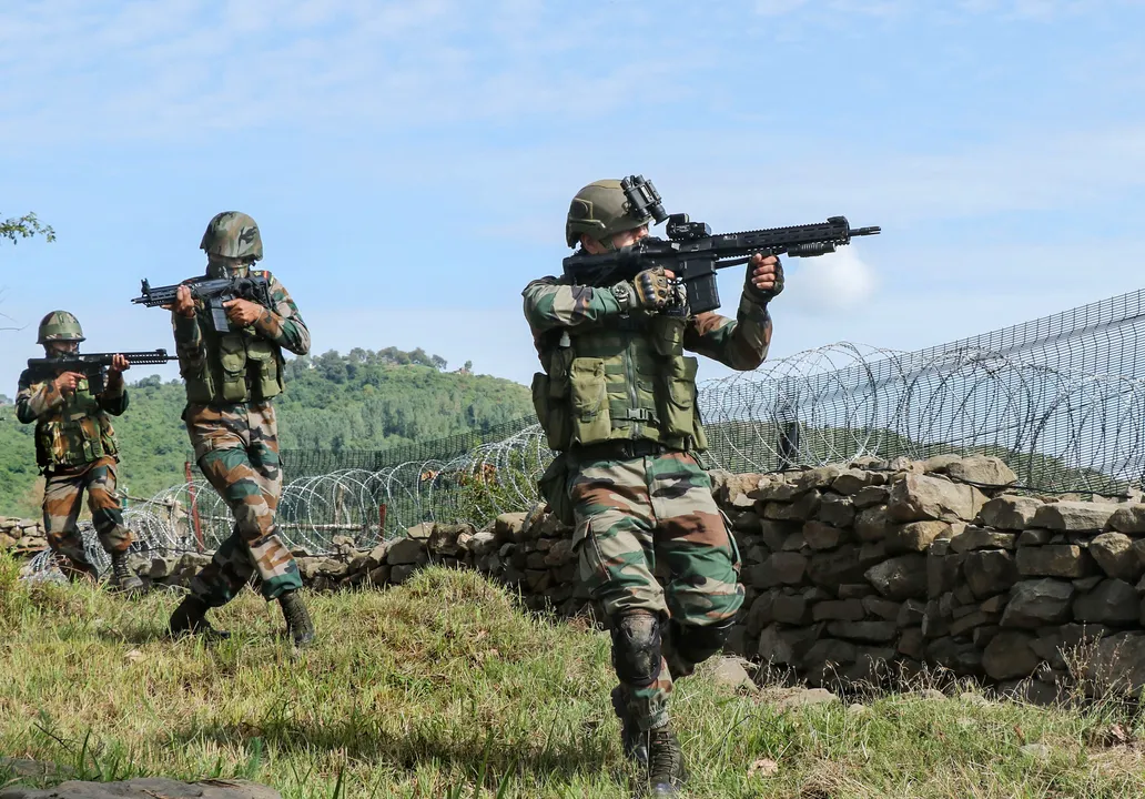  ସାଥୀଙ୍କ ମୃତଦେହ ଧରି ଫେରିଗଲେ ୩ ଆତଙ୍କବାଦୀ, ଅନୁପ୍ରବେଶ ଉଦ୍ୟମକୁ ପଣ୍ଡ କଲା ଭାରତୀୟ ସେନା ।