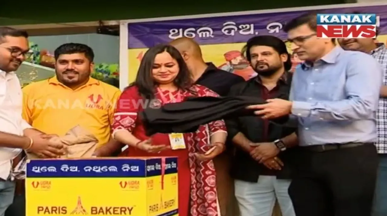  ରାଜଧାନୀରେ ଗରୀବଙ୍କ ପାଇଁ ପୋଷାକ ପସରା । ଉହ୍ର ଚାରିଟେବୁଲ ଟ୍ରଷ୍ଟ ପକ୍ଷରୁ ଖୋଲିଛି ଷ୍ଟଲ ।