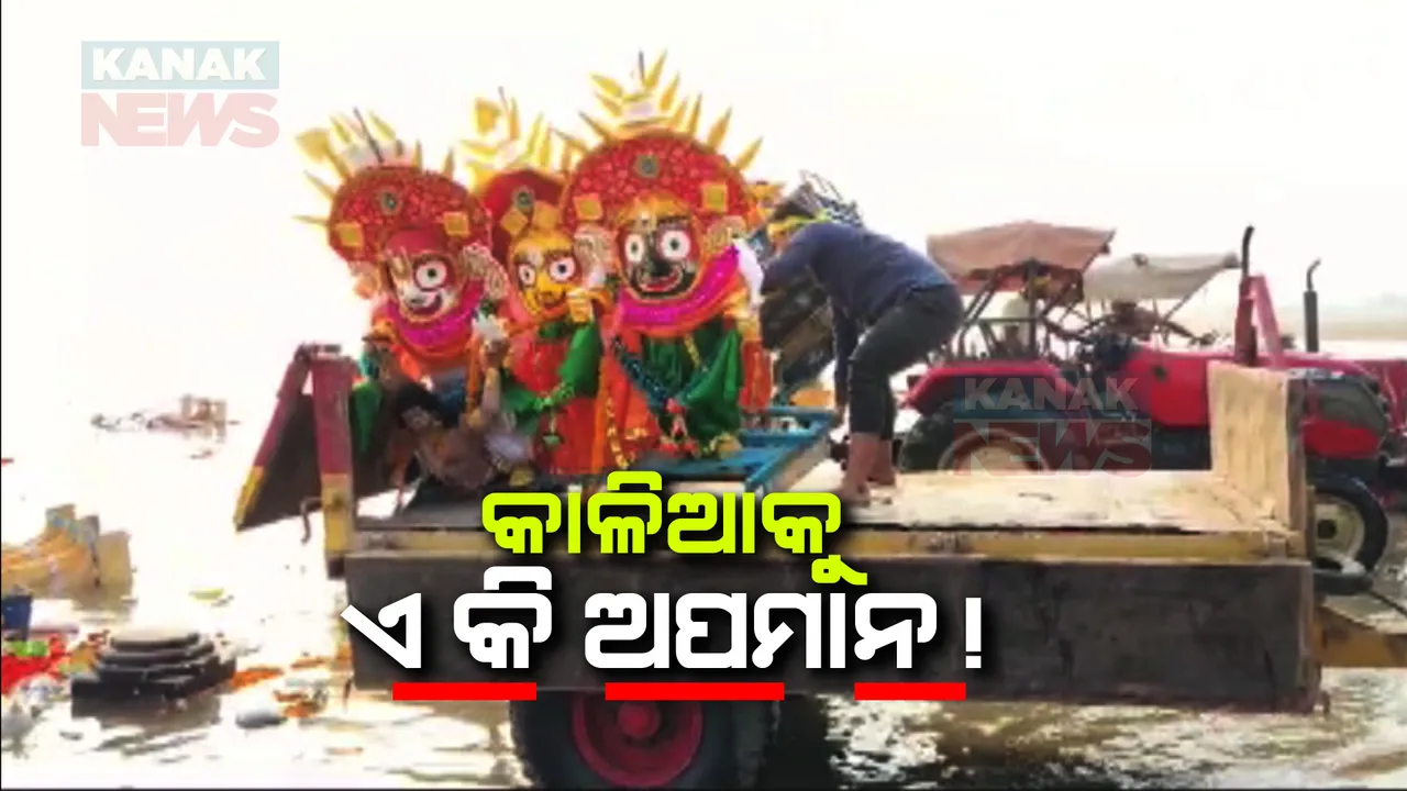  ପୂଜା ସରିବା ପରେ ଅଲୋଡା ହୋଇଗଲା ଜଗନ୍ନାଥଙ୍କ ମାଟି ମୂର୍ତ୍ତି । ବାଲେଶ୍ୱର ତାଳସାରୀରେ ବିସର୍ଜନ ବେଳେ ଜଗାକୁ ଏ କି ବ୍ୟବହାର ?
