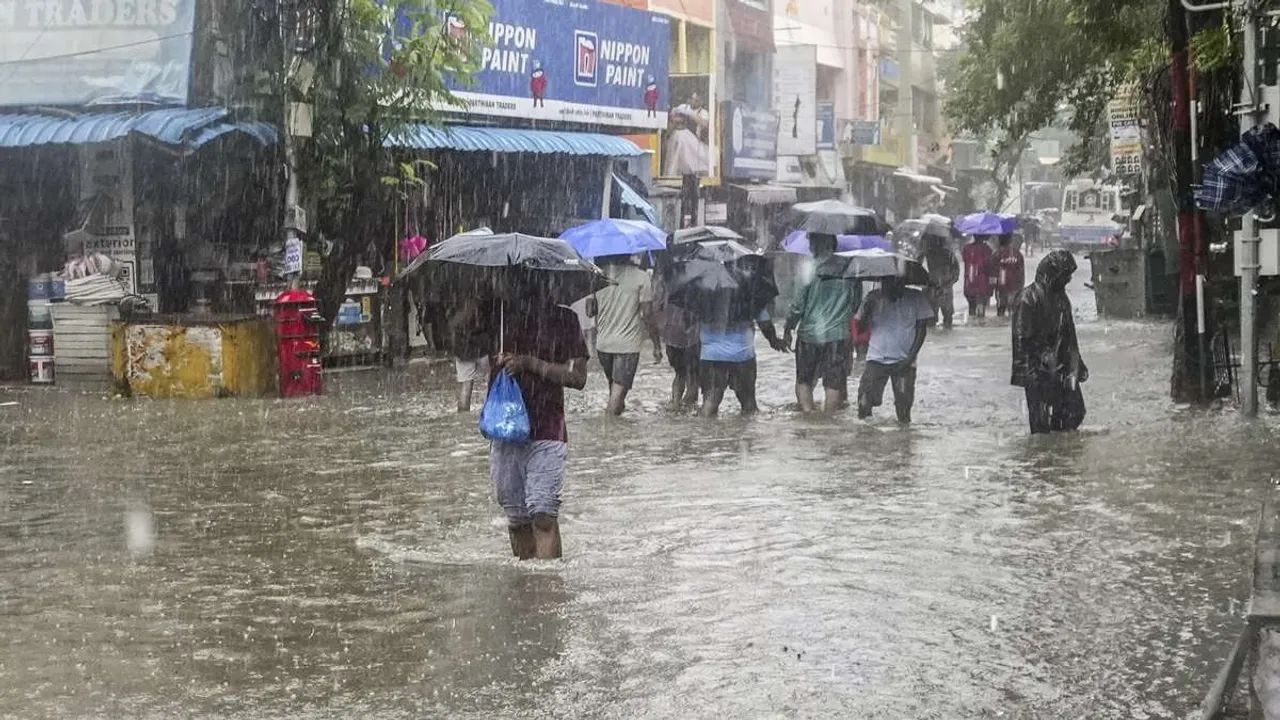  ଦୁର୍ବଳ ହେଉଛି ବାତ୍ୟା ମିଗଜୋମ । ରାଜଧାନୀରେ କୋହଲା ପାଗ ସାଙ୍ଗକୁ ଝିପି ଝିପି ବର୍ଷା । ଆଭ୍ୟନ୍ତରୀଣ ଓ ଦକ୍ଷିଣ ଉପକୂଳ ଓଡ଼ିଶାରେ ବର୍ଷୁଛି ।
