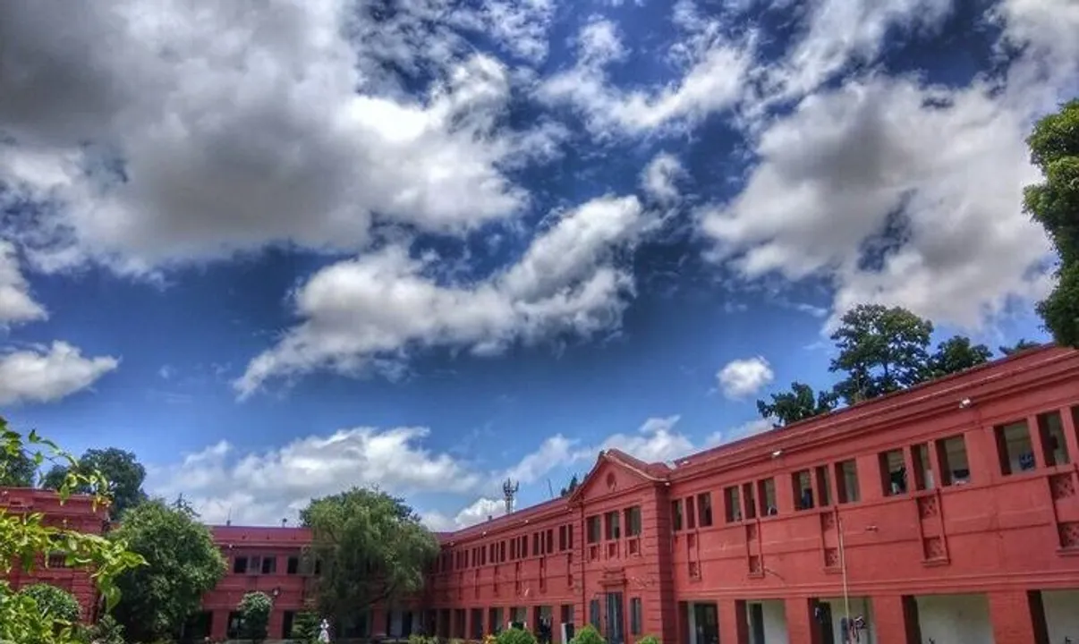  ଦୃଷ୍ଟିବାଧିତ ଛାତ୍ରଛାତ୍ରୀଙ୍କ ପାଇଁ ବ୍ରେଲୀ ଲାଇବ୍ରେରୀ । ରେଭେନ୍ସା ଦେଖାଇଲା ଶିକ୍ଷା କ୍ଷେତ୍ରରେ ନୂଆ ଦିଶା । 