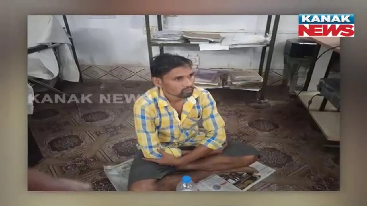  ସ୍ତ୍ରୀର କଟାମୁଣ୍ଡ ଧରି ଥାନାରେ ପହଞ୍ଚିଲା ସ୍ୱାମୀ । ପାରିବାରିକ କଳହରୁ ଅଭାବନୀୟ କାଣ୍ଡ ।