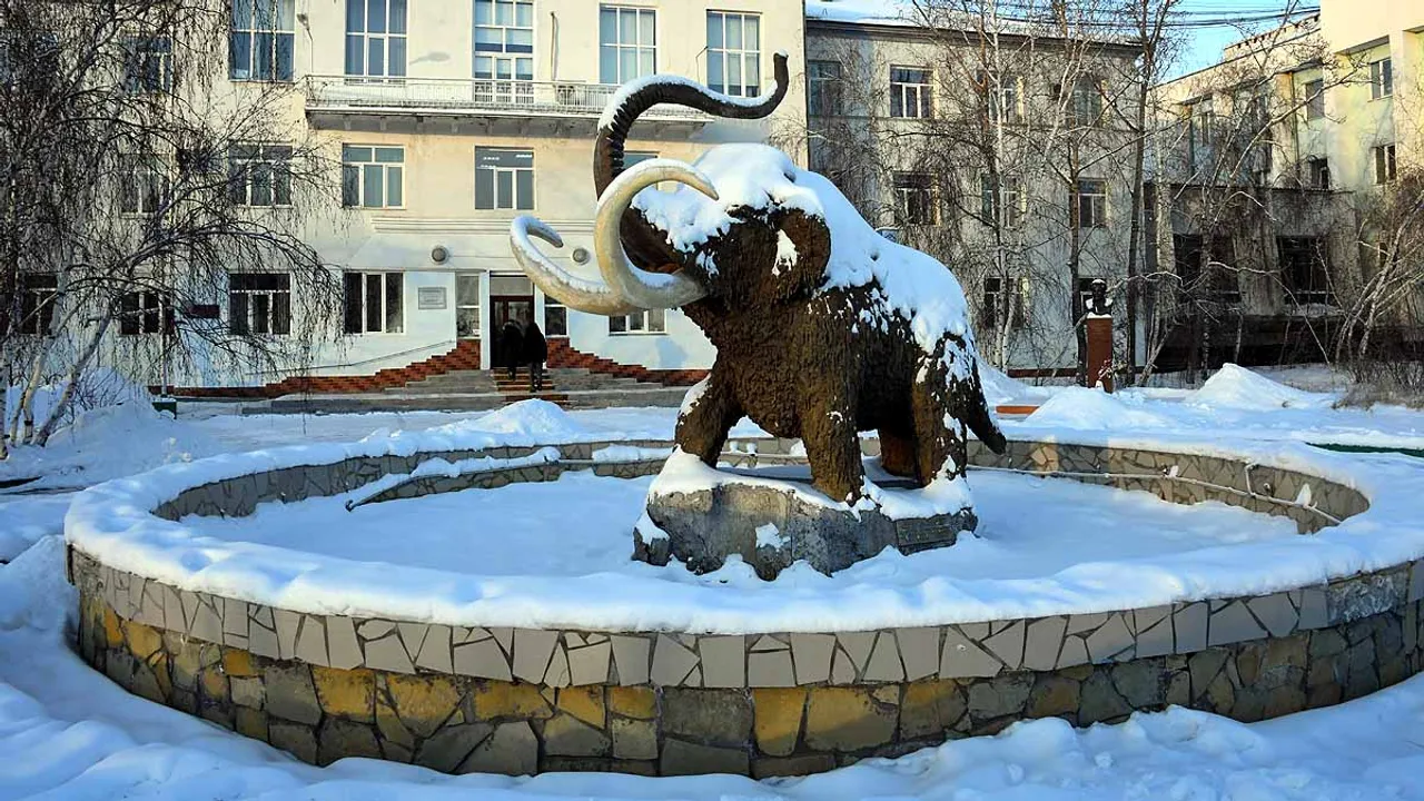  A mammoth sculpture is seen in front of the Melnikov Permafrost Institute in the eastern Siberian city of Yakutsk on November 26, 2018. (Photo by Mladen ANTONOV / AFP) 