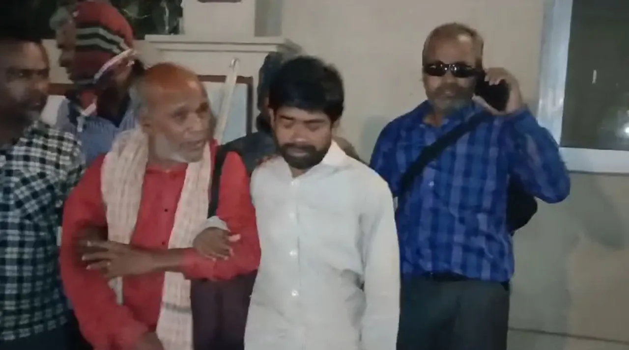  ଦିବ୍ୟାଙ୍ଗ ବ୍ୟବସାୟୀଙ୍କ ଉପରେ ବିଏମସିର ଜୁଲମ୍ । ଦାବି ପୂରଣ ବଦଳରେ ମାଡ ମାରିଲେ ।