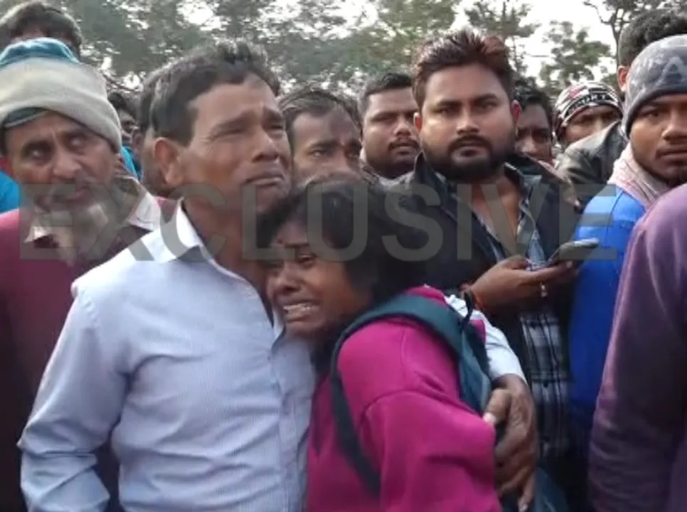  ଅସୁସ୍ଥ ବଡଭଉଣୀଙ୍କୁ ହସ୍ପିଟାଲ ନେଉଥିଲା ସାନଭଉଣୀ, ବସ୍ ଦୁର୍ଘଟଣାରେ ଚାଲିଗଲା ଜୀବନ । ସାନ ଭଉଣୀର ମୃତ୍ୟୁ ଖବର ଶୁଣି ବଡ ଭଉଣୀ ପୂରା ସ୍ତବ୍ଧ ।