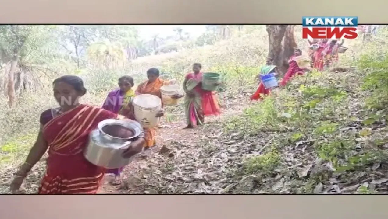  ଶୀତ ଦିନେ ବି ପାଣି ପାଇଁ ହଟହଟା । ଟ୍ୟୁବୱେଲରୁ ବାହାରୁନି ପାଣି । ନାଳ ପାଣି ପିଉଛନ୍ତି ଶହଶହ ଲୋକେ ।