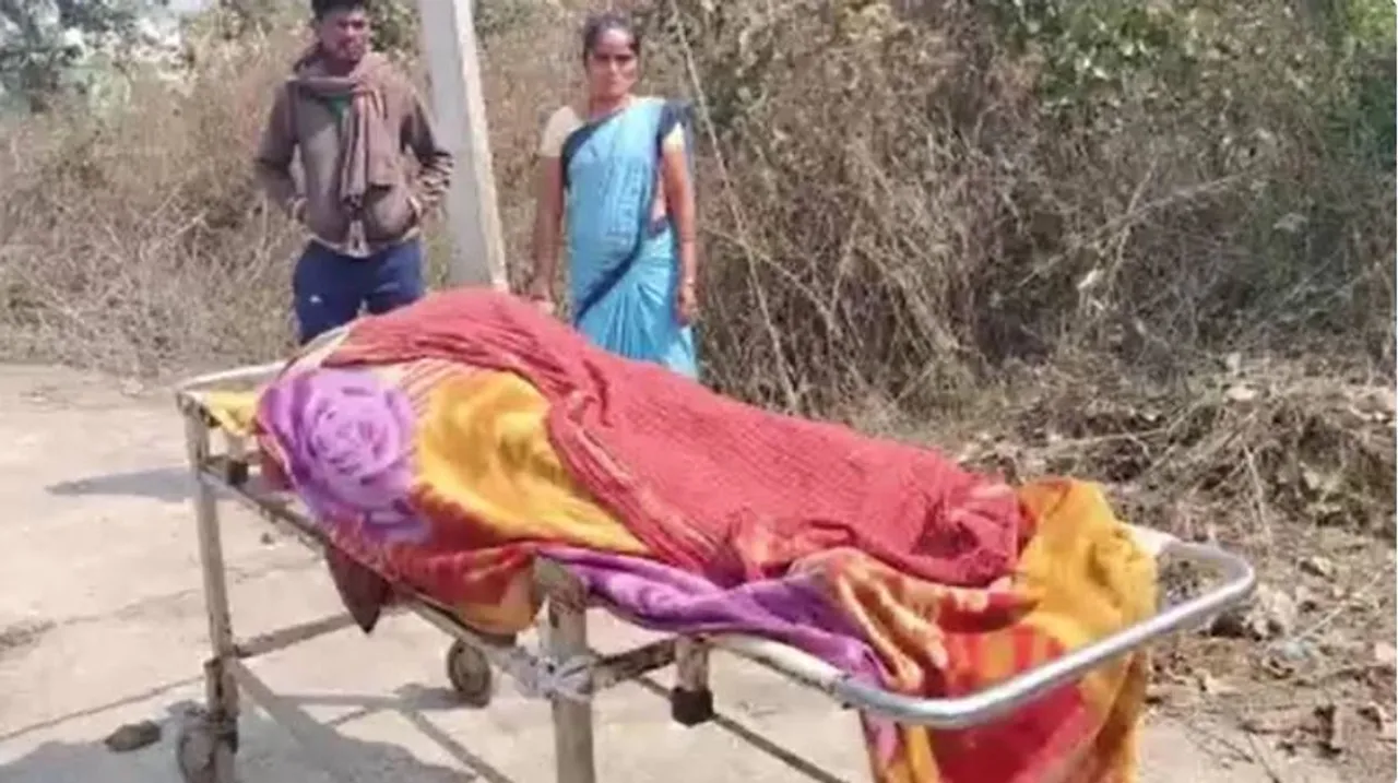  ଗାଁକୁ ରାସ୍ତା ନାହିଁ, ପହଞ୍ଚିପାରିଲାନି ଆମ୍ବୁଲାନ୍ସ । ଛଟପଟ ହୋଇ ଅଧ ବାଟରେ ଚାଲିଗଲା ଗର୍ଭବତୀଙ୍କ ଜୀବନ । କନ୍ଧମାଳ ଜିଲ୍ଲା ମ୍ଲାଉଗୁଡାର ଘଟଣା ।
