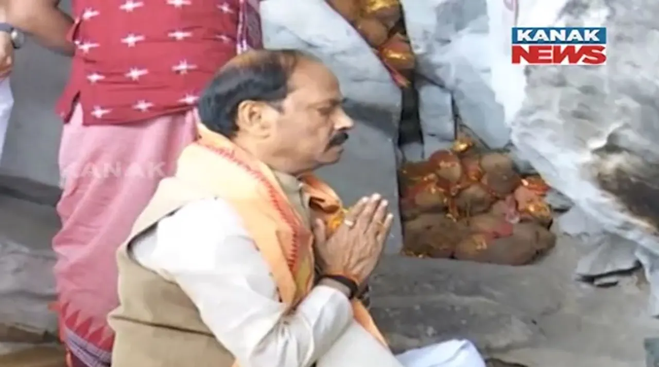  ବେଦବ୍ୟାସ ଶୈବପୀଠରେ ପୂଜାର୍ଚ୍ଚନା କଲେ ରାଜ୍ୟପାଳ ରଘୁବର ଦାସ । ପରେ ଛାତ୍ରଛାତ୍ରୀ ଓ ମିଶନ ଶକ୍ତି ମହିଳାଙ୍କ ସହ କଲେ ଆଲୋଚନା ।