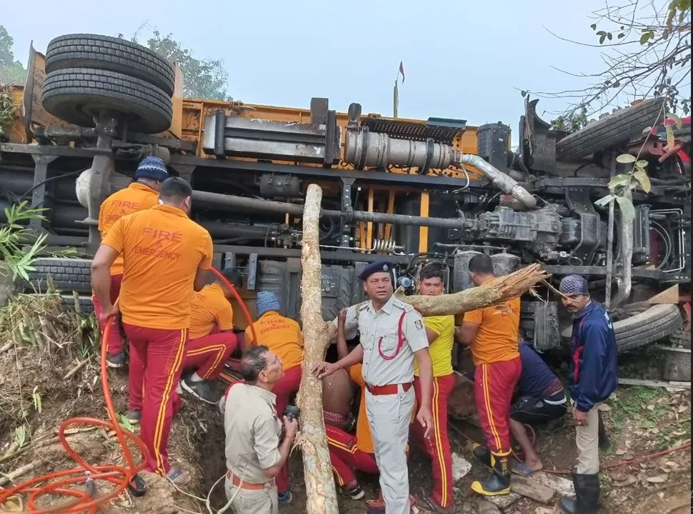  ଦେବଦୂତ ସାଜିଲେ ଅଗ୍ନିଶମ ବାହିନୀ । ଦୁର୍ଘଟଣାରେ ଆହତ ୪ଜଣଙ୍କୁ କଲେ ଉଦ୍ଧାର ।