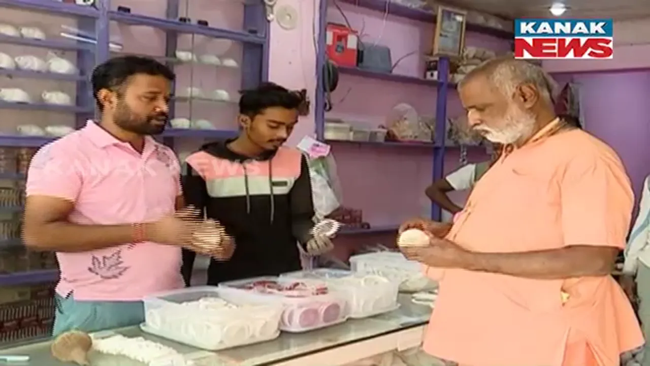  ଶଙ୍ଖରୁ ତିଆରି ହେଉଛି ଶଙ୍ଖ ଓ ଶଙ୍ଖା । ଚେନ୍ନାଇରୁ ଆସୁଛି କଞ୍ଚାମାଲ । ବ୍ୟବସାୟ କରି ସଫଳ ବାଲେଶ୍ୱରର ରାକେଶ ନନ୍ଦୀ