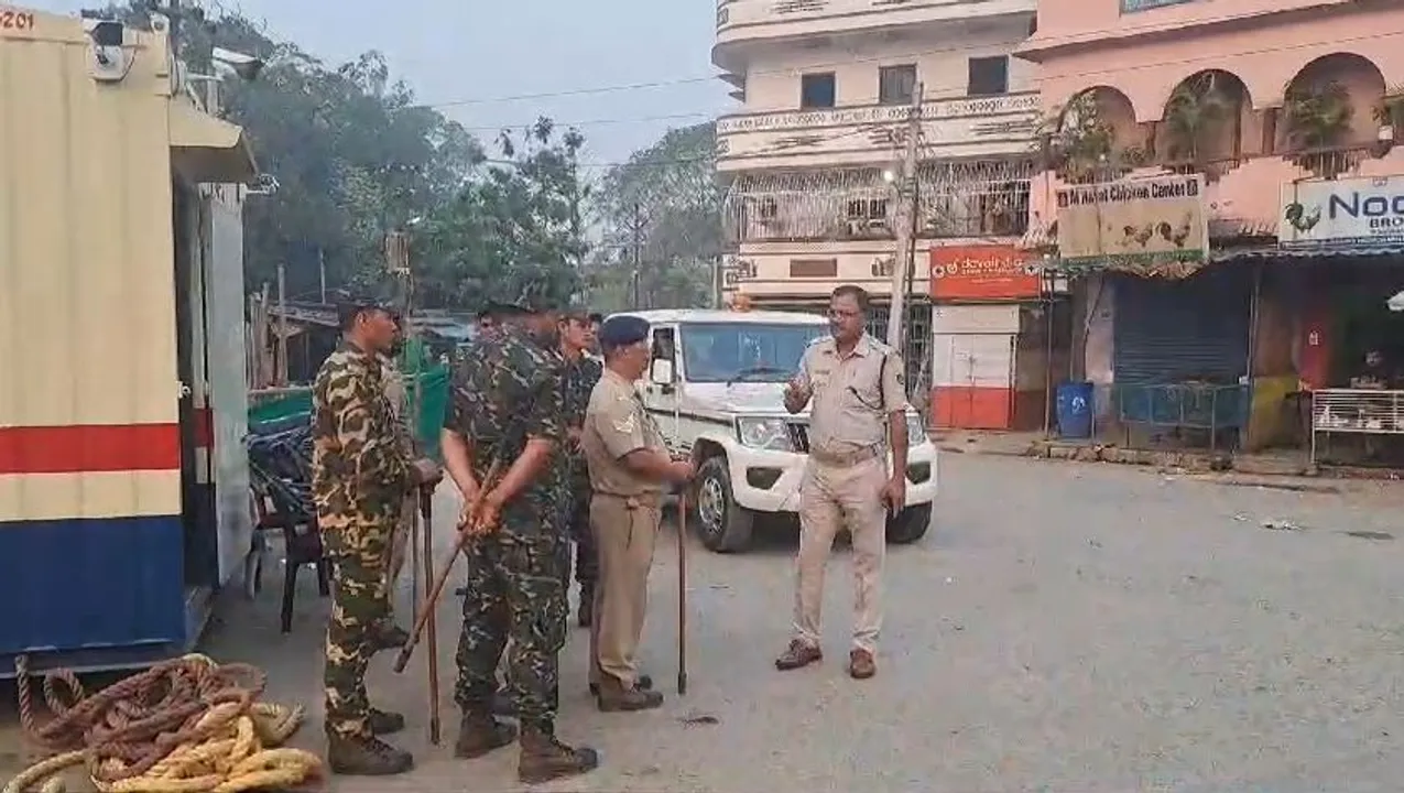  ସମ୍ବଲପୁର ପୀରବାବା ଛକରେ ବୋମା ମାଡ଼ ଘଟଣା । ଶାନ୍ତି ବଜାୟ ରଖିବାକୁ ଜିଲ୍ଲାପାଳଙ୍କ ଅପିଲ୍ ।