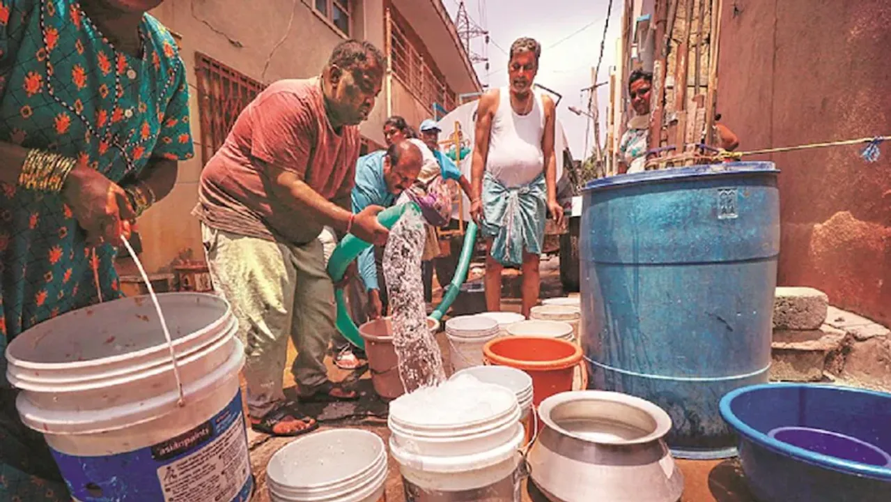  ବେଙ୍ଗାଲୁରୁରେ ଘୋର ପାଣି ସଙ୍କଟ । ପାଣି ଅପଚୟପାଇଁ ୨୨ ପରିବାରକୁ ଦେଢ ଲକ୍ଷ ଟଙ୍କା ଜରିମାନା ।