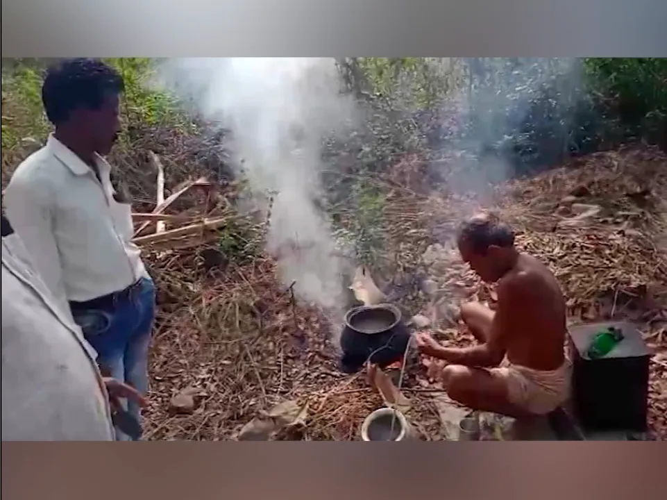  ପରିଣତ ବୟସରେ ସାହାରା ସାଜିଛି ଘଣା ତେଲ । ତେଲ ପେଡି ପେଟ ପୋଷୁଛନ୍ତି ନେତ୍ରାନନ୍ଦ
